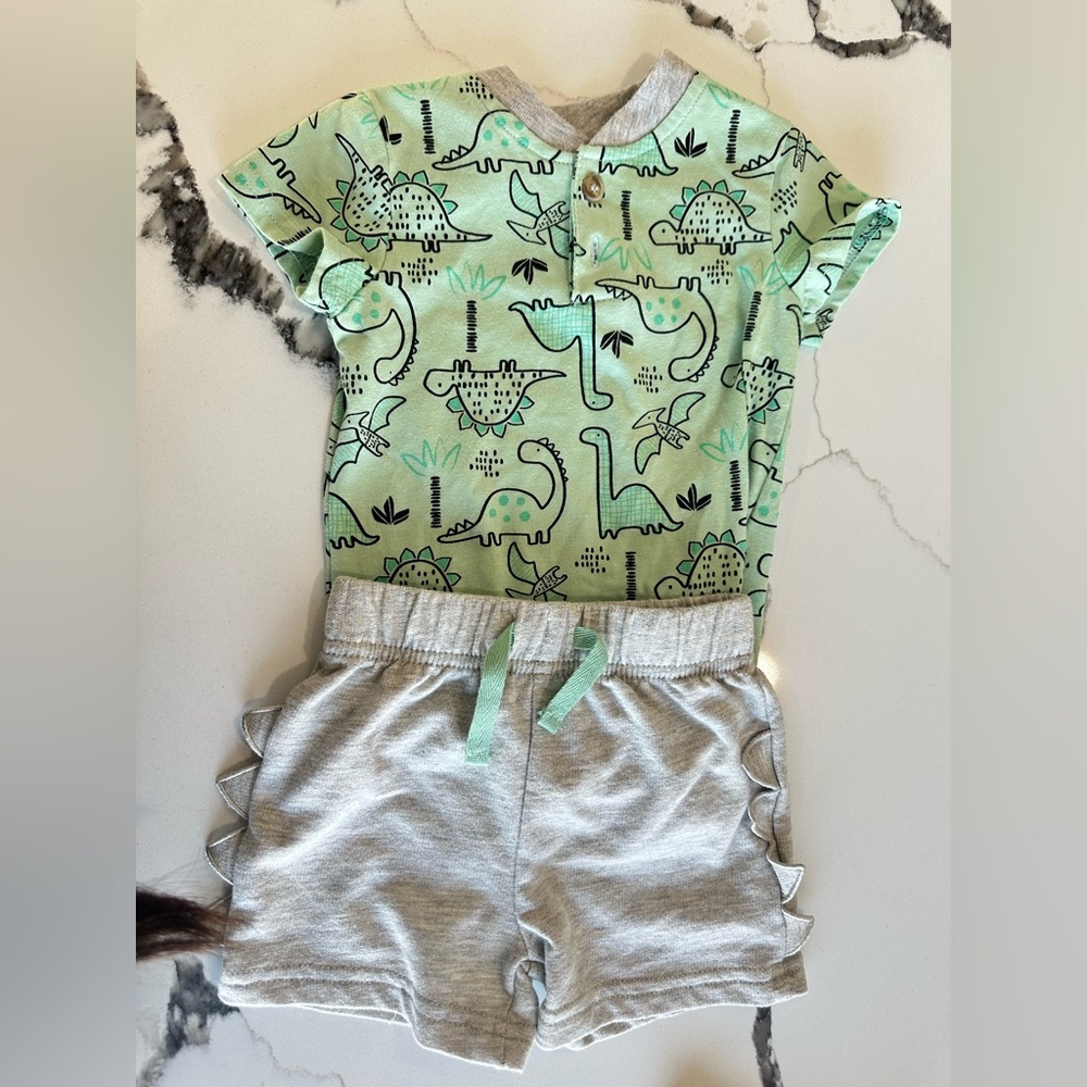 Carter’s two piece set